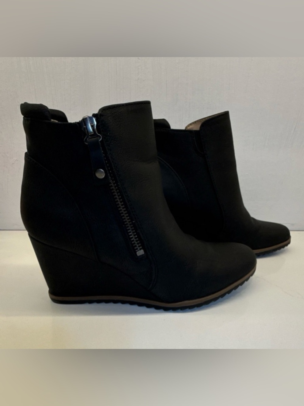 SOUL Naturalizer Black Wedge Ankle Booties with Side Zip